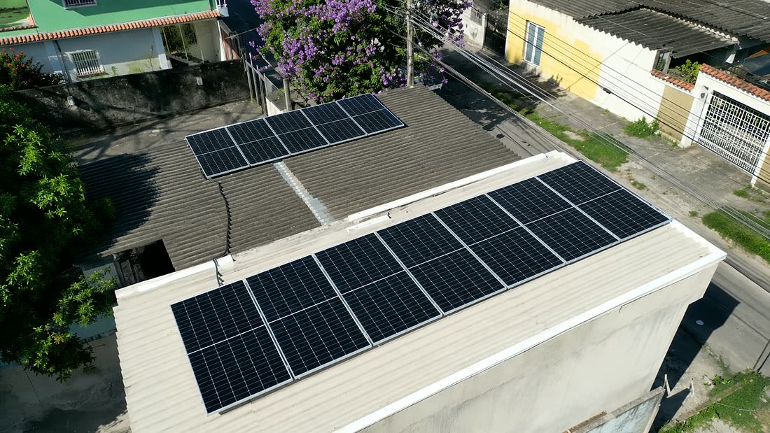 Instalação de placas solares em residência em Campo Grande, Rio de Janeiro